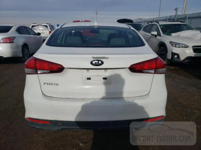 Photo 5 VIN: 3KPFK4A78JE176701 - KIA FORTE 