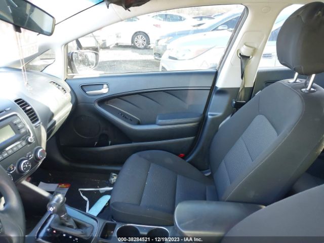 Photo 4 VIN: 3KPFK4A78JE178822 - KIA FORTE 