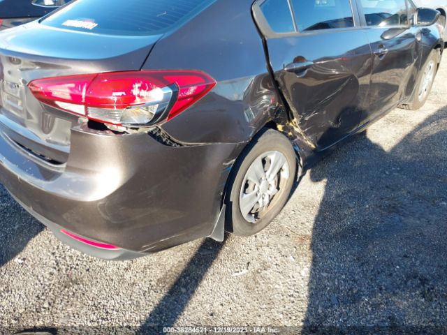 Photo 5 VIN: 3KPFK4A78JE178822 - KIA FORTE 