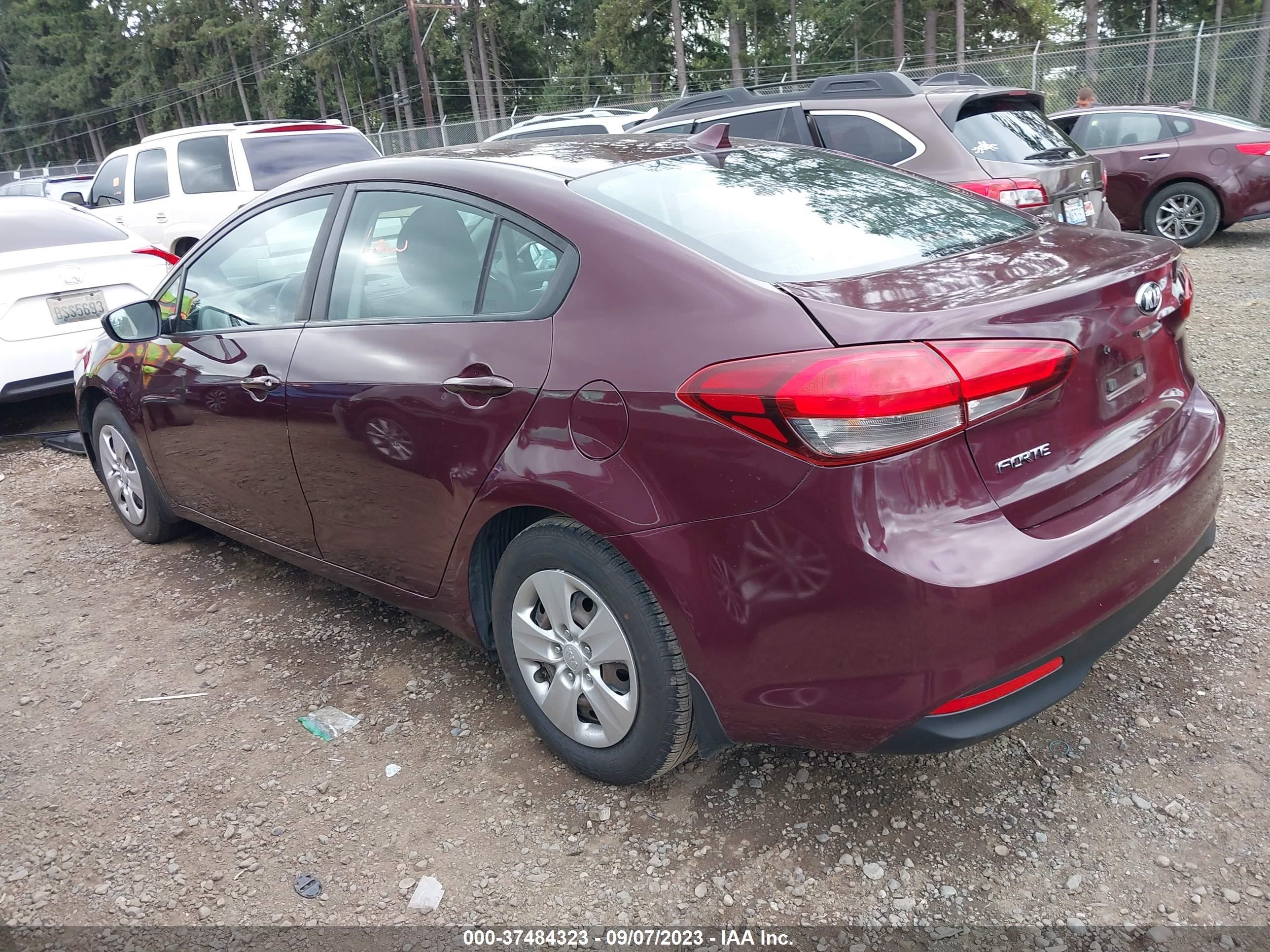 Photo 2 VIN: 3KPFK4A78JE185690 - KIA FORTE 