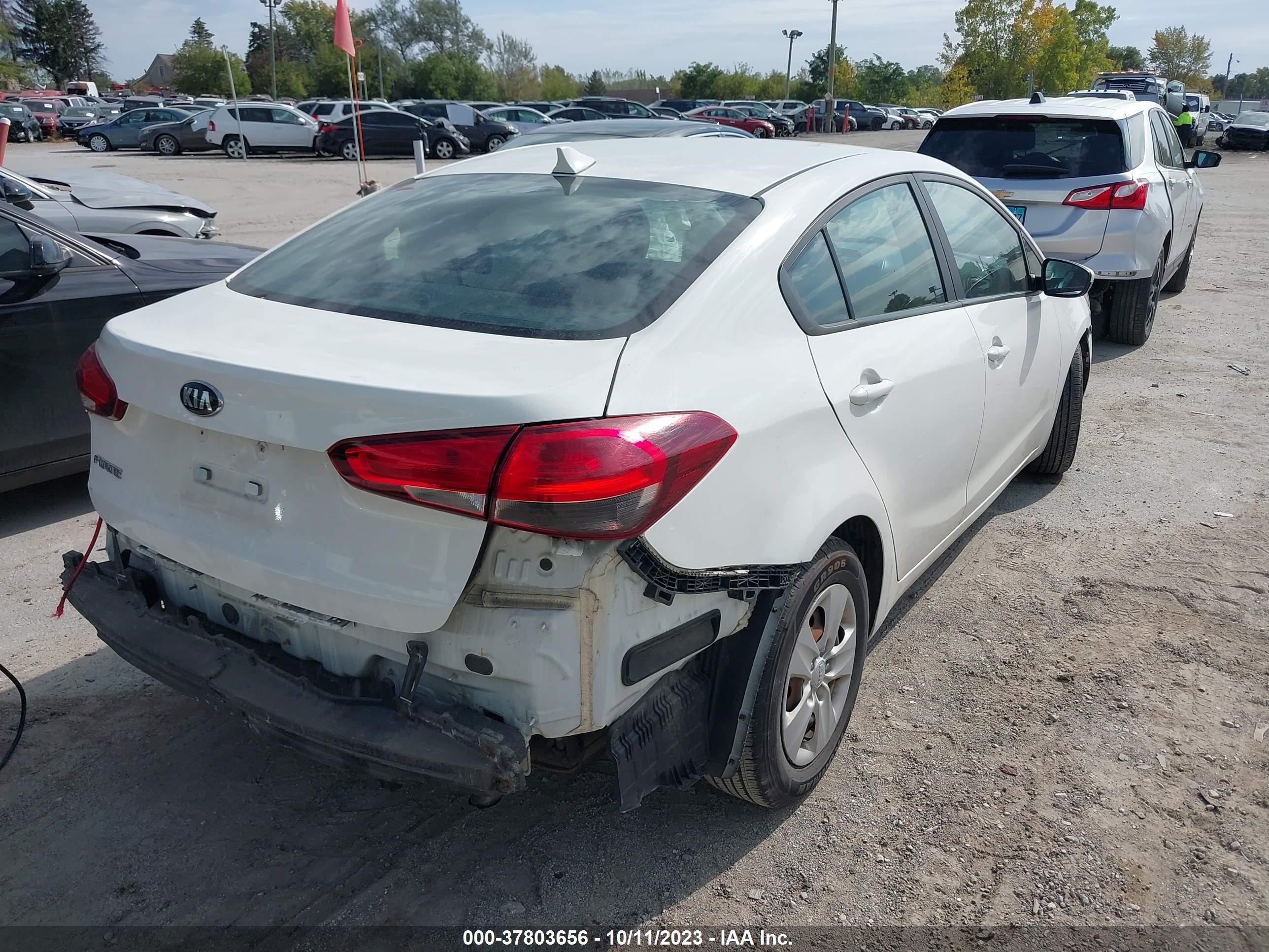 Photo 3 VIN: 3KPFK4A79HE115352 - KIA FORTE 