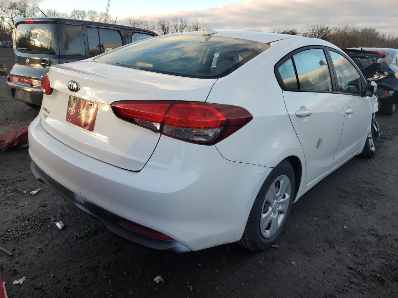 Photo 2 VIN: 3KPFK4A79HE161053 - KIA FORTE 