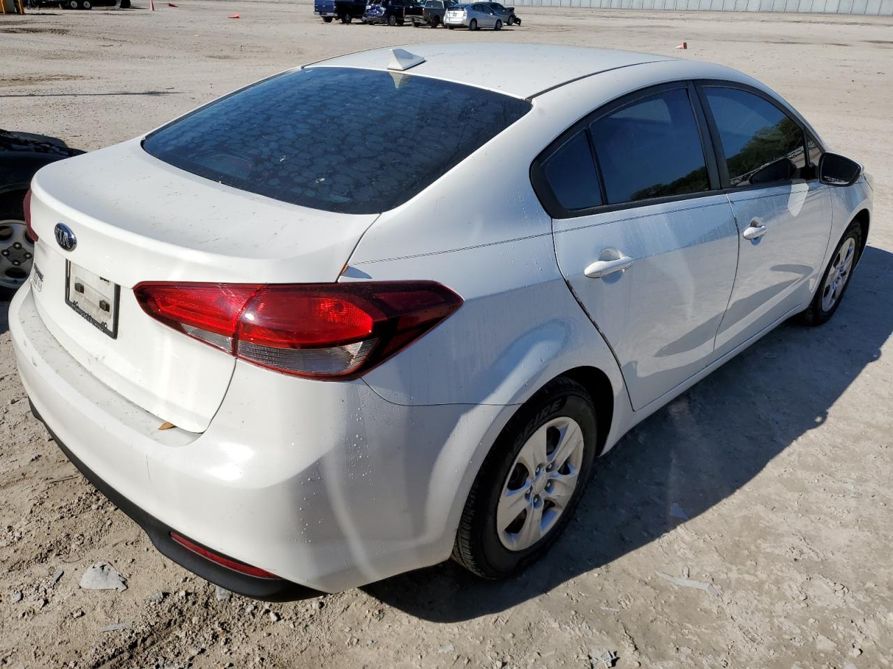 Photo 2 VIN: 3KPFK4A79JE187013 - KIA FORTE 