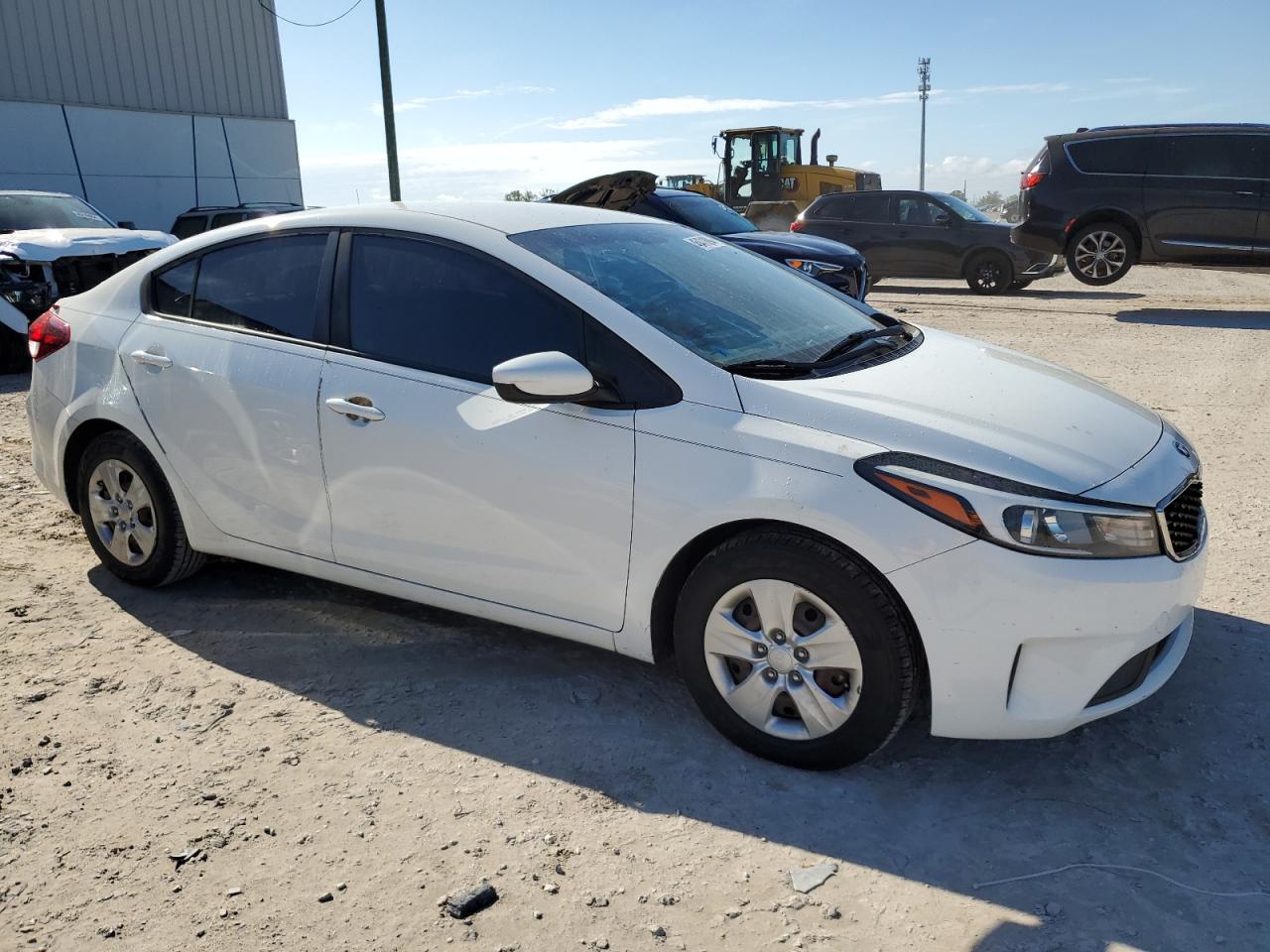 Photo 3 VIN: 3KPFK4A79JE187013 - KIA FORTE 