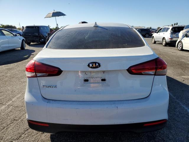 Photo 5 VIN: 3KPFK4A79JE218115 - KIA FORTE LX 