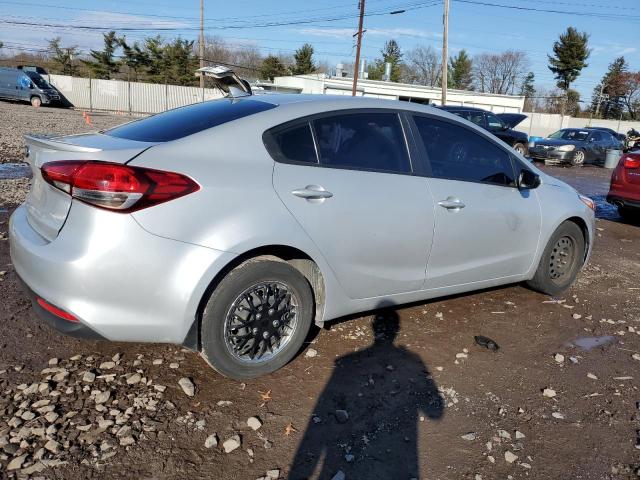 Photo 2 VIN: 3KPFK4A79JE220415 - KIA FORTE 