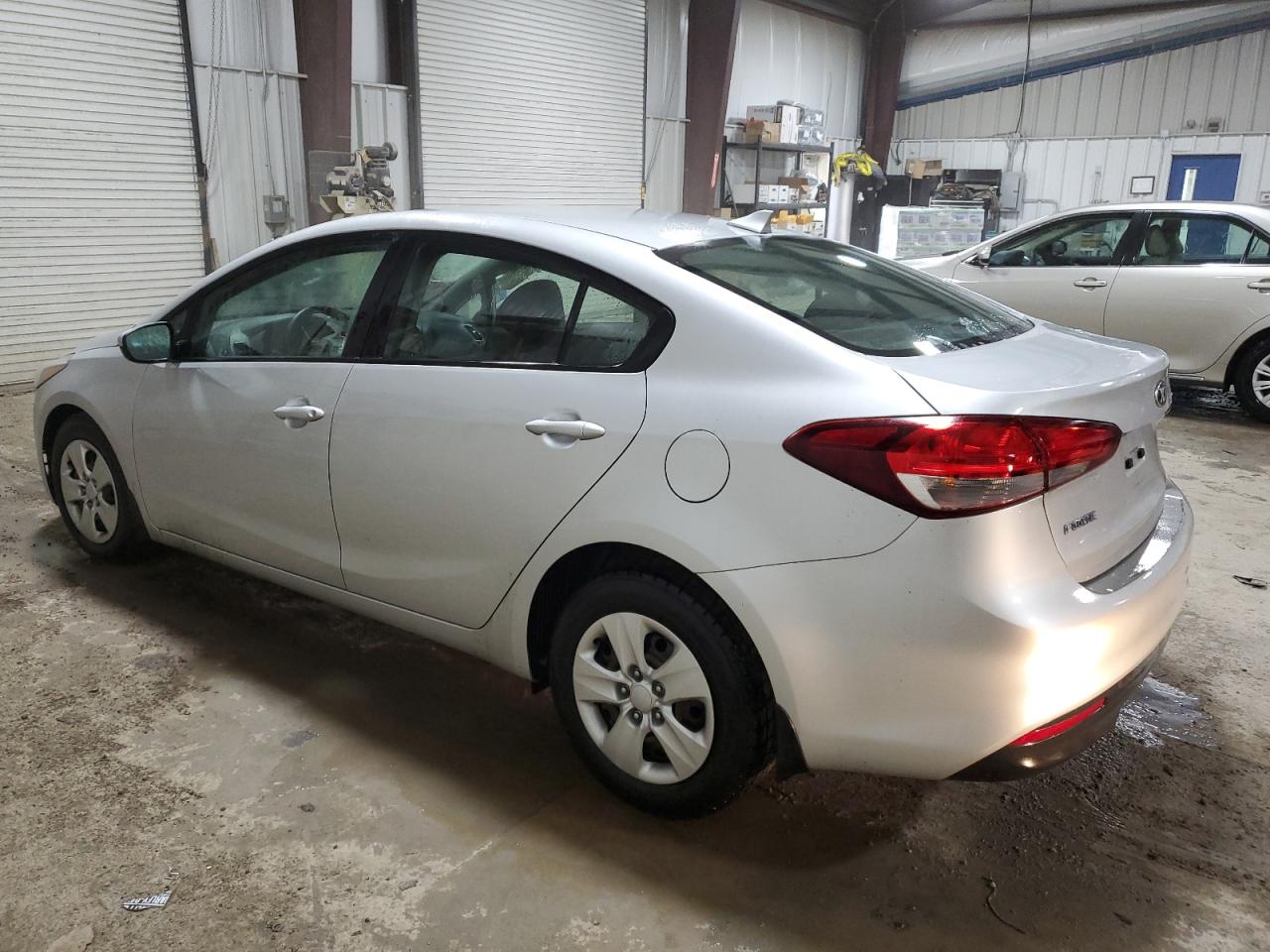 Photo 1 VIN: 3KPFK4A79JE264480 - KIA FORTE 