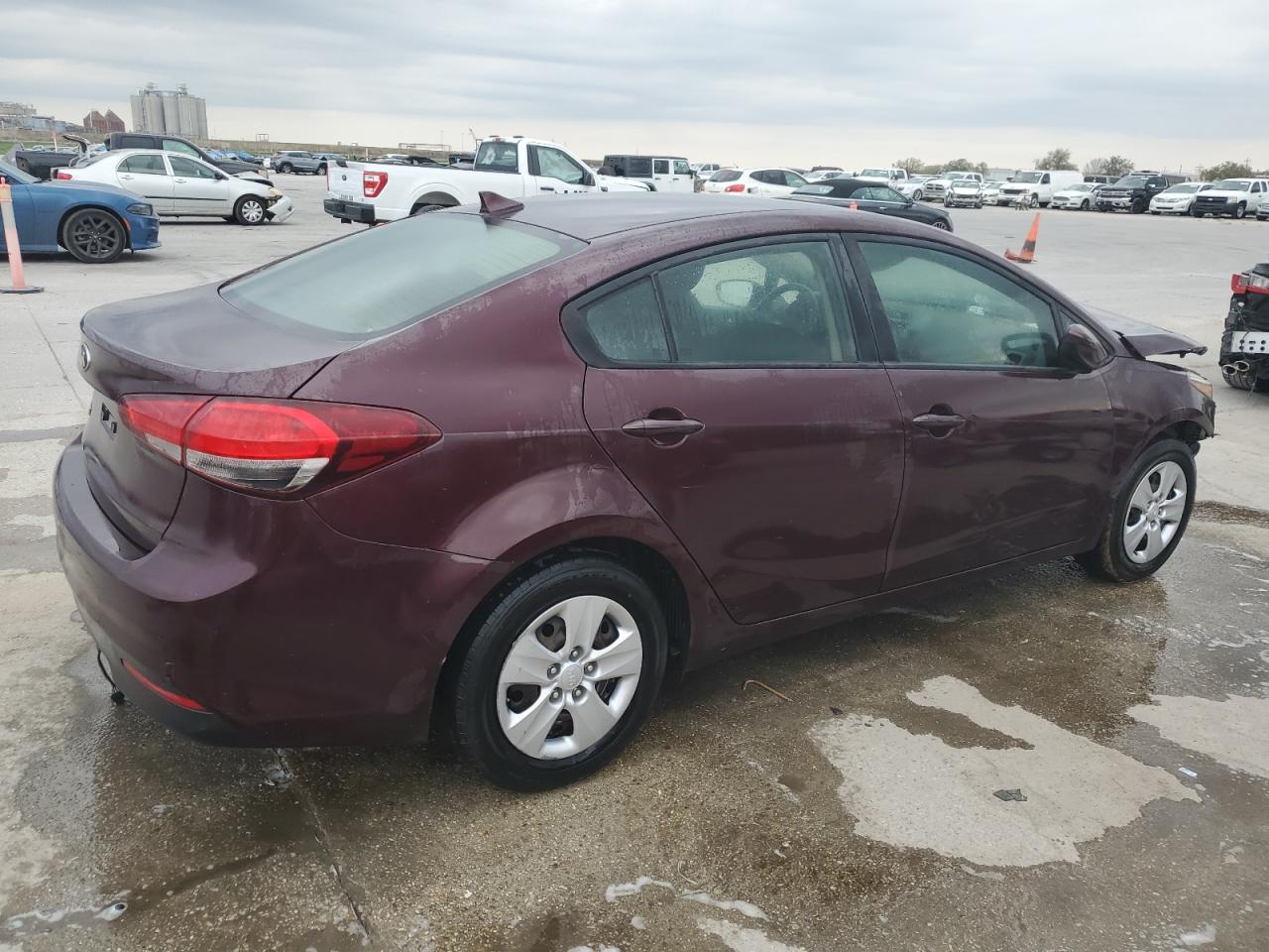 Photo 2 VIN: 3KPFK4A79JE276533 - KIA FORTE 