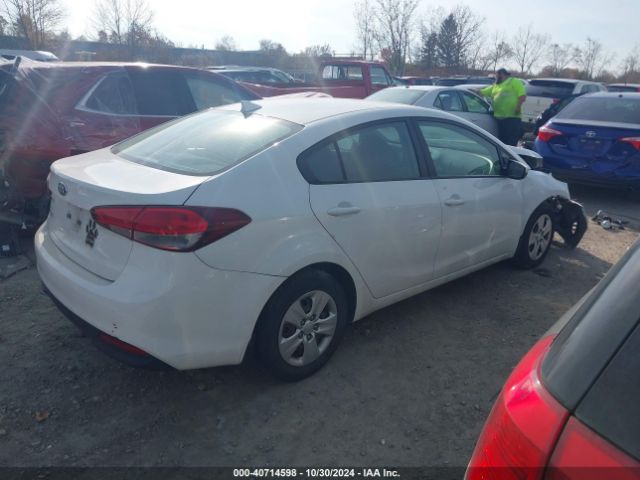 Photo 3 VIN: 3KPFK4A79JE280257 - KIA FORTE 