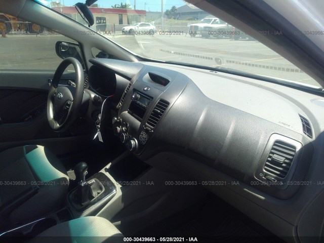 Photo 4 VIN: 3KPFK4A7XHE028219 - KIA FORTE 