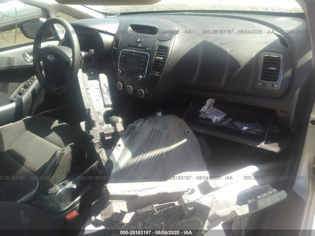 Photo 4 VIN: 3KPFK4A7XHE034697 - KIA FORTE 