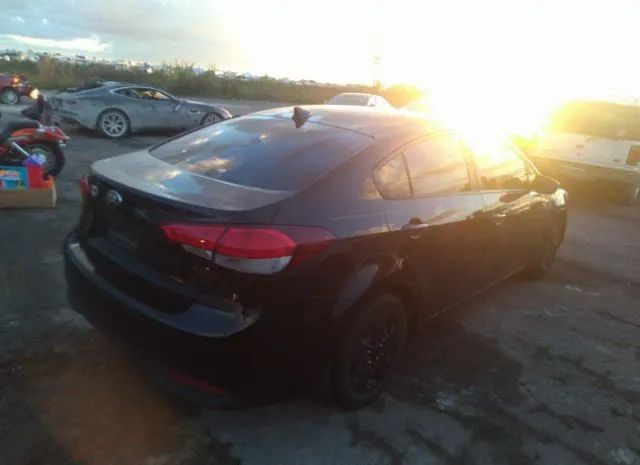 Photo 3 VIN: 3KPFK4A7XHE067831 - KIA FORTE 