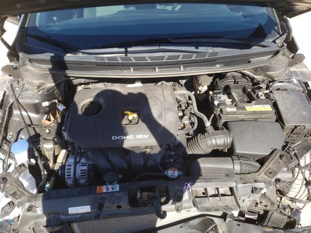 Photo 6 VIN: 3KPFK4A7XHE107003 - KIA FORTE LX 