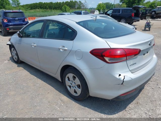 Photo 2 VIN: 3KPFK4A7XHE107079 - KIA FORTE 