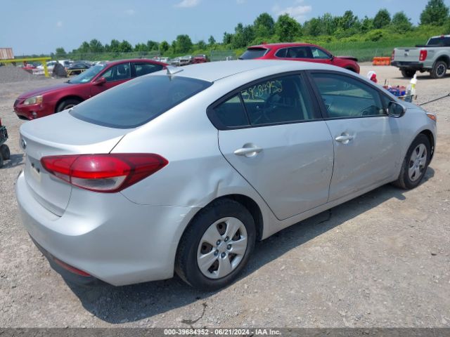 Photo 3 VIN: 3KPFK4A7XHE107079 - KIA FORTE 