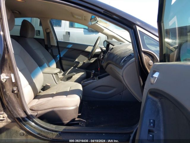 Photo 4 VIN: 3KPFK4A7XHE111715 - KIA FORTE 