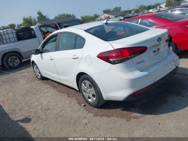 Photo 2 VIN: 3KPFK4A7XHE115540 - KIA FORTE 