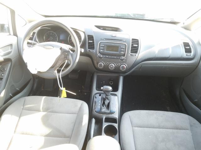 Photo 8 VIN: 3KPFK4A7XHE118597 - KIA FORTE LX 