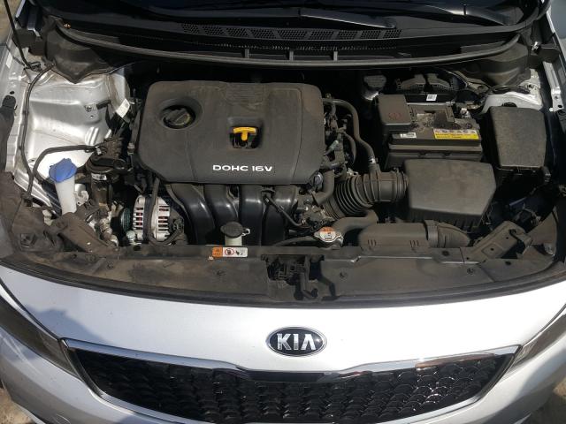 Photo 6 VIN: 3KPFK4A7XHE122293 - KIA FORTE LX 