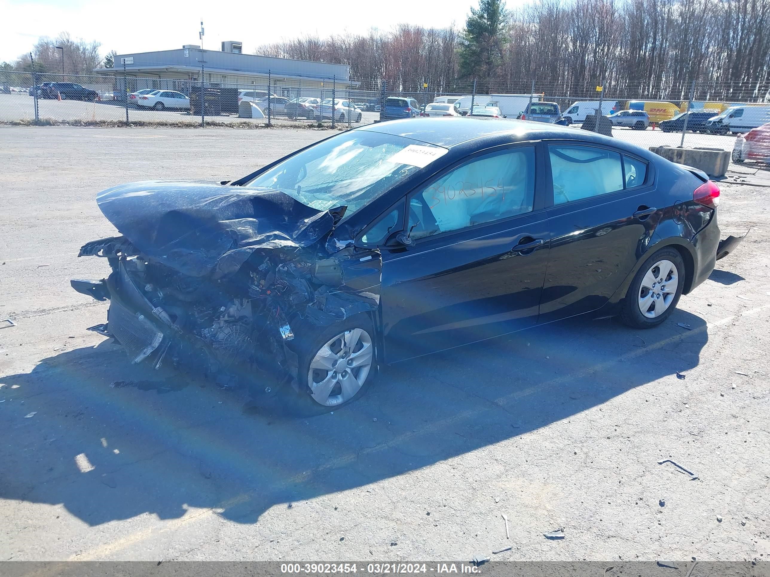 Photo 1 VIN: 3KPFK4A7XHE124609 - KIA FORTE 