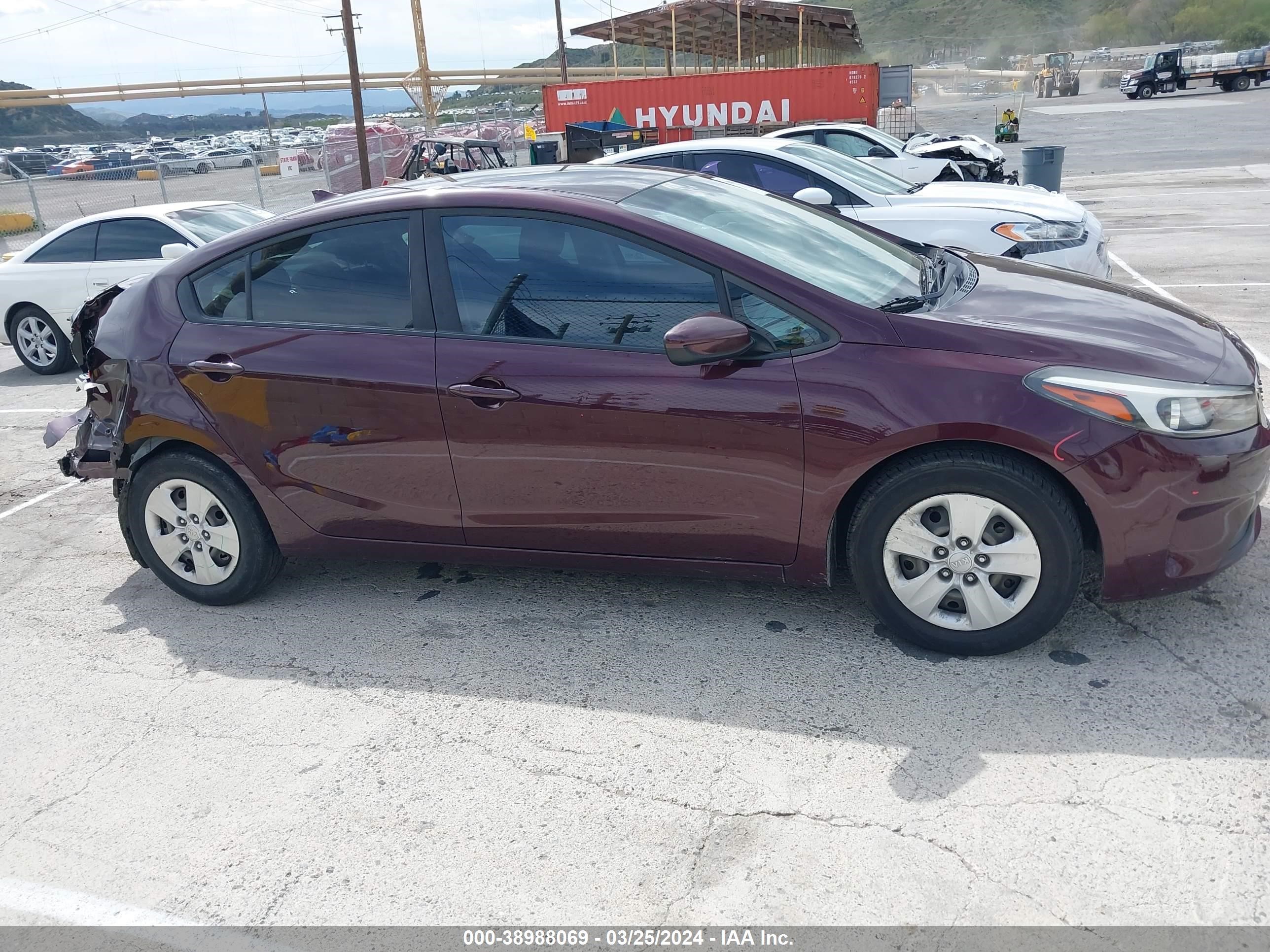 Photo 13 VIN: 3KPFK4A7XJE204210 - KIA FORTE 