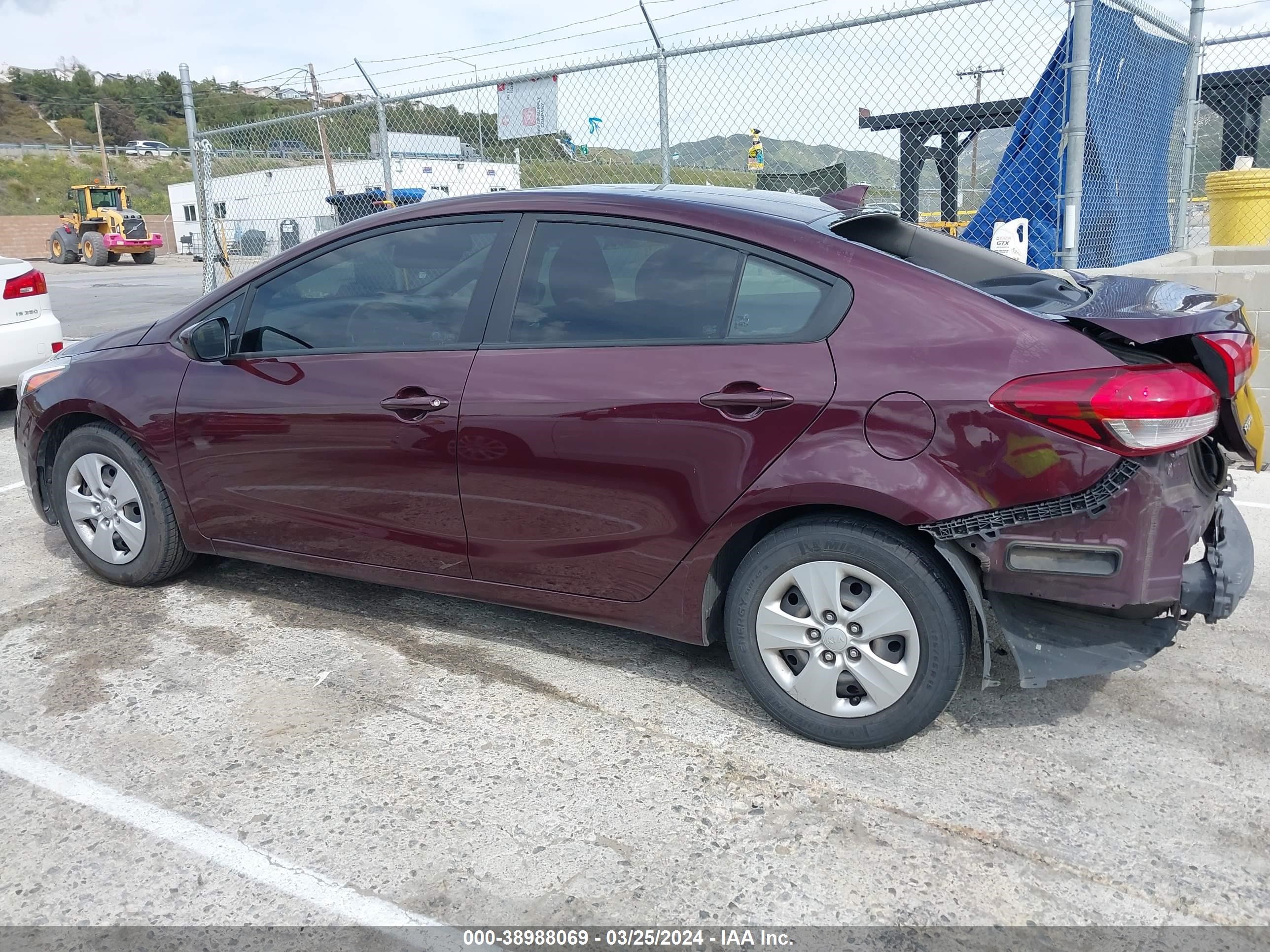 Photo 14 VIN: 3KPFK4A7XJE204210 - KIA FORTE 