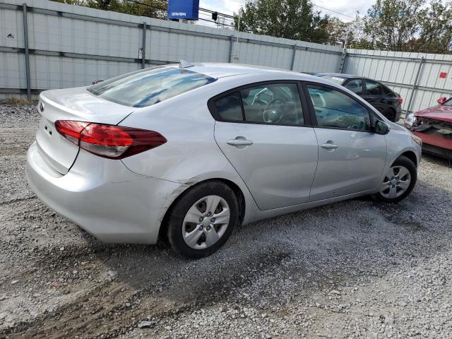 Photo 2 VIN: 3KPFK4A7XJE209391 - KIA FORTE LX 