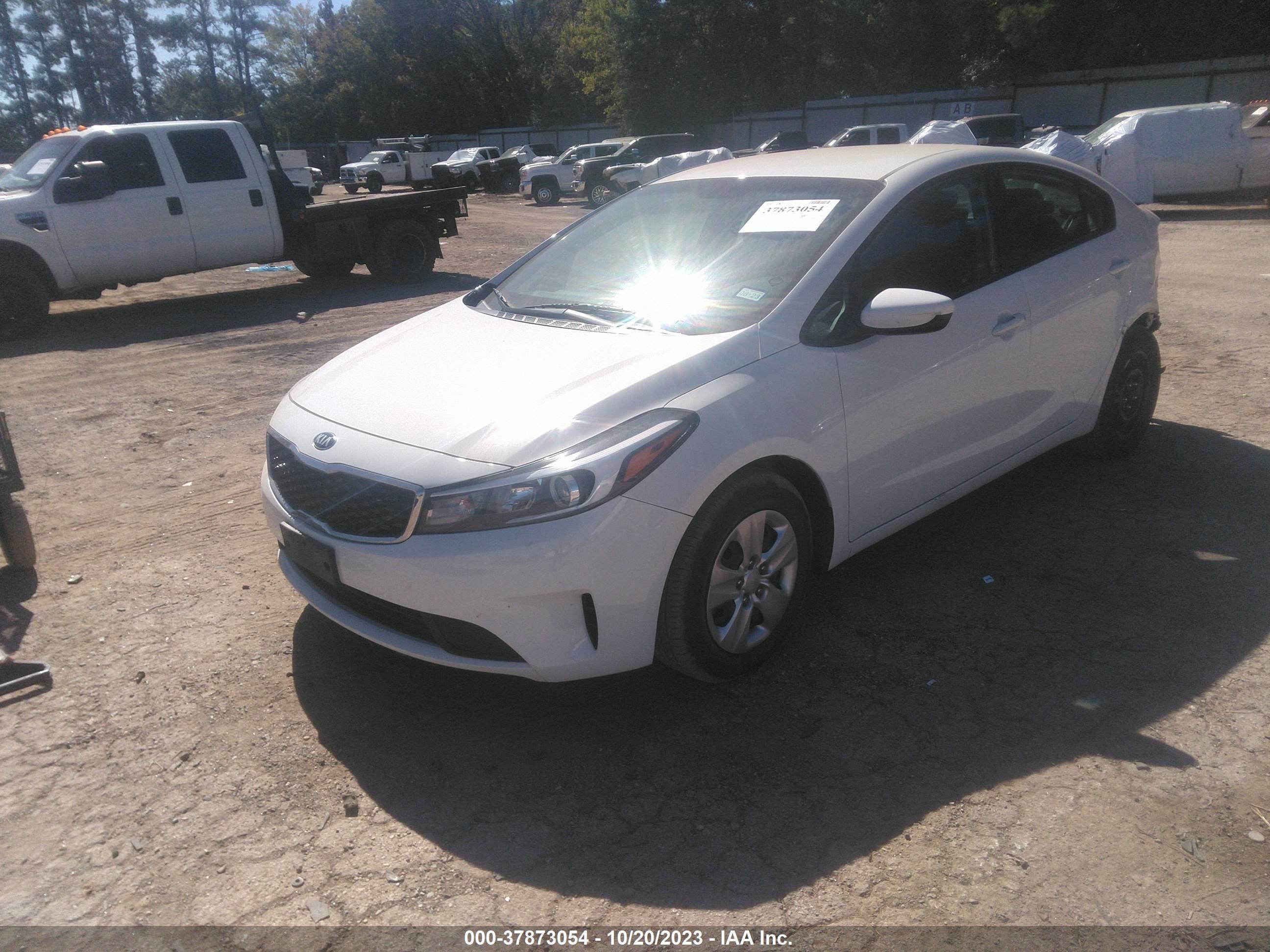 Photo 1 VIN: 3KPFK4A7XJE214784 - KIA FORTE 