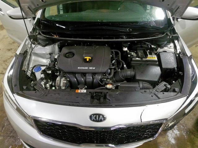 Photo 6 VIN: 3KPFK4A7XJE218687 - KIA FORTE LX 