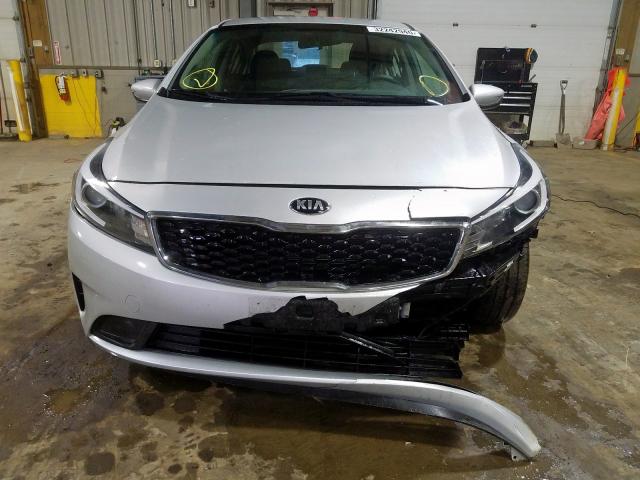 Photo 8 VIN: 3KPFK4A7XJE218687 - KIA FORTE LX 