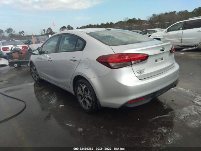 Photo 2 VIN: 3KPFK4A7XJE221573 - KIA FORTE 