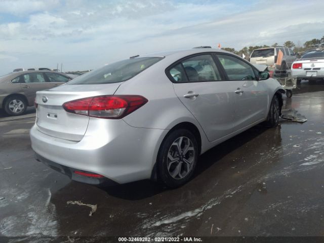 Photo 3 VIN: 3KPFK4A7XJE221573 - KIA FORTE 