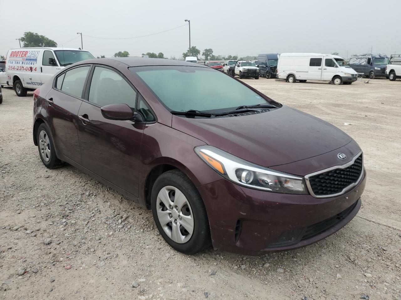 Photo 3 VIN: 3KPFK4A7XJE224070 - KIA FORTE 