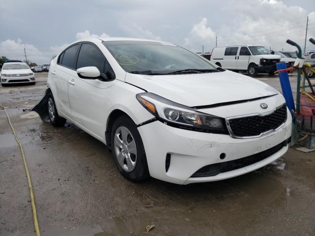 Photo 0 VIN: 3KPFK4A7XJE231715 - KIA FORTE LX 