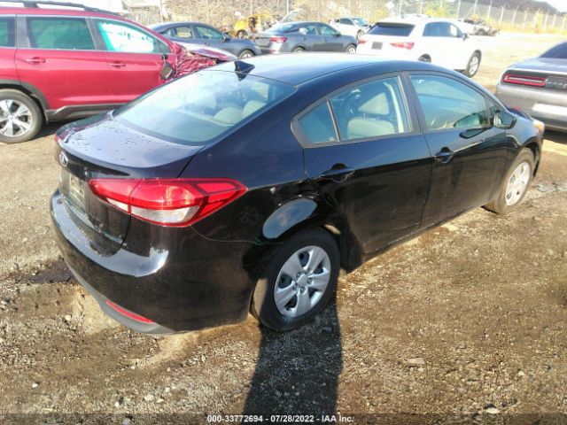 Photo 3 VIN: 3KPFK4A7XJE273043 - KIA FORTE 