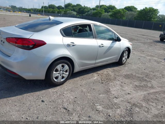 Photo 3 VIN: 3KPFL4A70HE101028 - KIA FORTE 