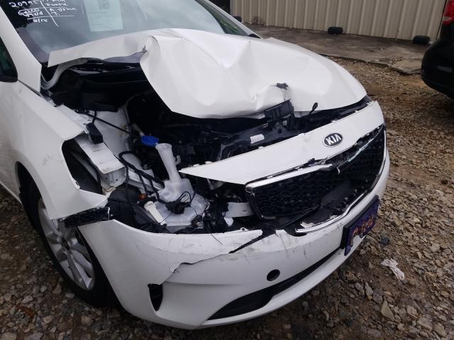 Photo 8 VIN: 3KPFL4A70HE103829 - KIA FORTE LX 