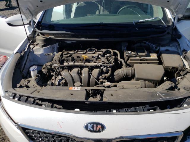 Photo 6 VIN: 3KPFL4A70JE164670 - KIA FORTE LX 