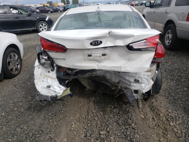 Photo 8 VIN: 3KPFL4A70JE164670 - KIA FORTE LX 