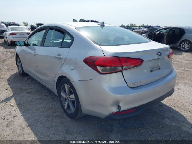 Photo 2 VIN: 3KPFL4A70JE173305 - KIA FORTE 