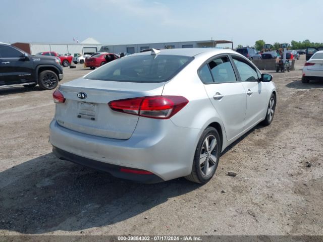 Photo 3 VIN: 3KPFL4A70JE173305 - KIA FORTE 