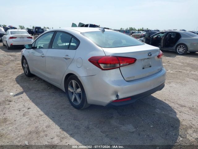 Photo 5 VIN: 3KPFL4A70JE173305 - KIA FORTE 