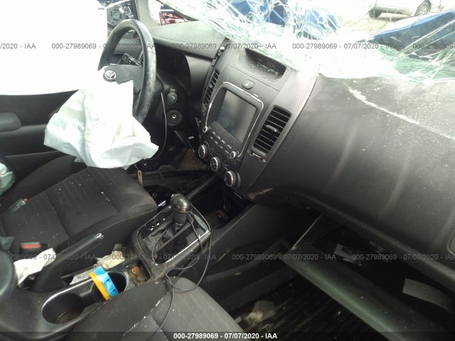 Photo 4 VIN: 3KPFL4A70JE176088 - KIA FORTE 