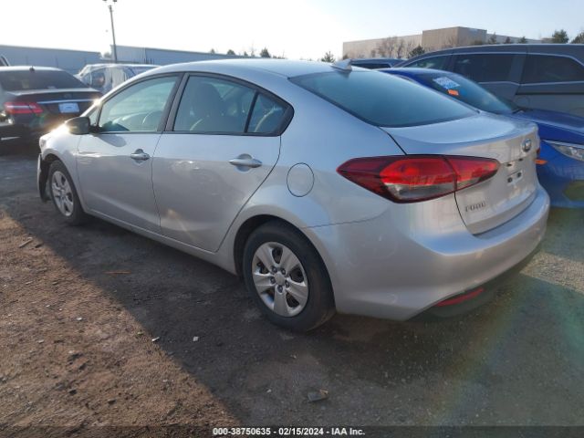 Photo 2 VIN: 3KPFL4A70JE183316 - KIA FORTE 