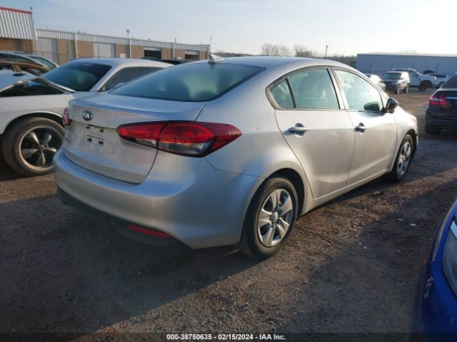 Photo 3 VIN: 3KPFL4A70JE183316 - KIA FORTE 