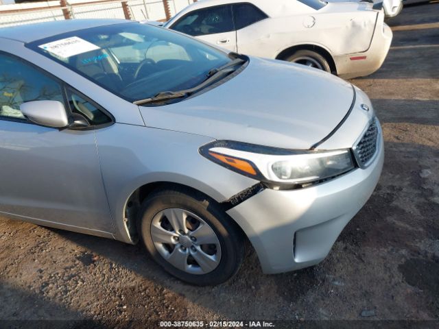 Photo 5 VIN: 3KPFL4A70JE183316 - KIA FORTE 