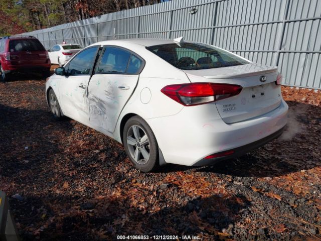 Photo 2 VIN: 3KPFL4A70JE217061 - KIA FORTE 