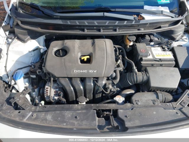 Photo 9 VIN: 3KPFL4A70JE217061 - KIA FORTE 