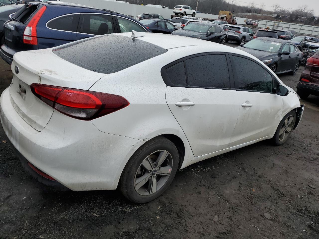 Photo 2 VIN: 3KPFL4A70JE245300 - KIA FORTE 