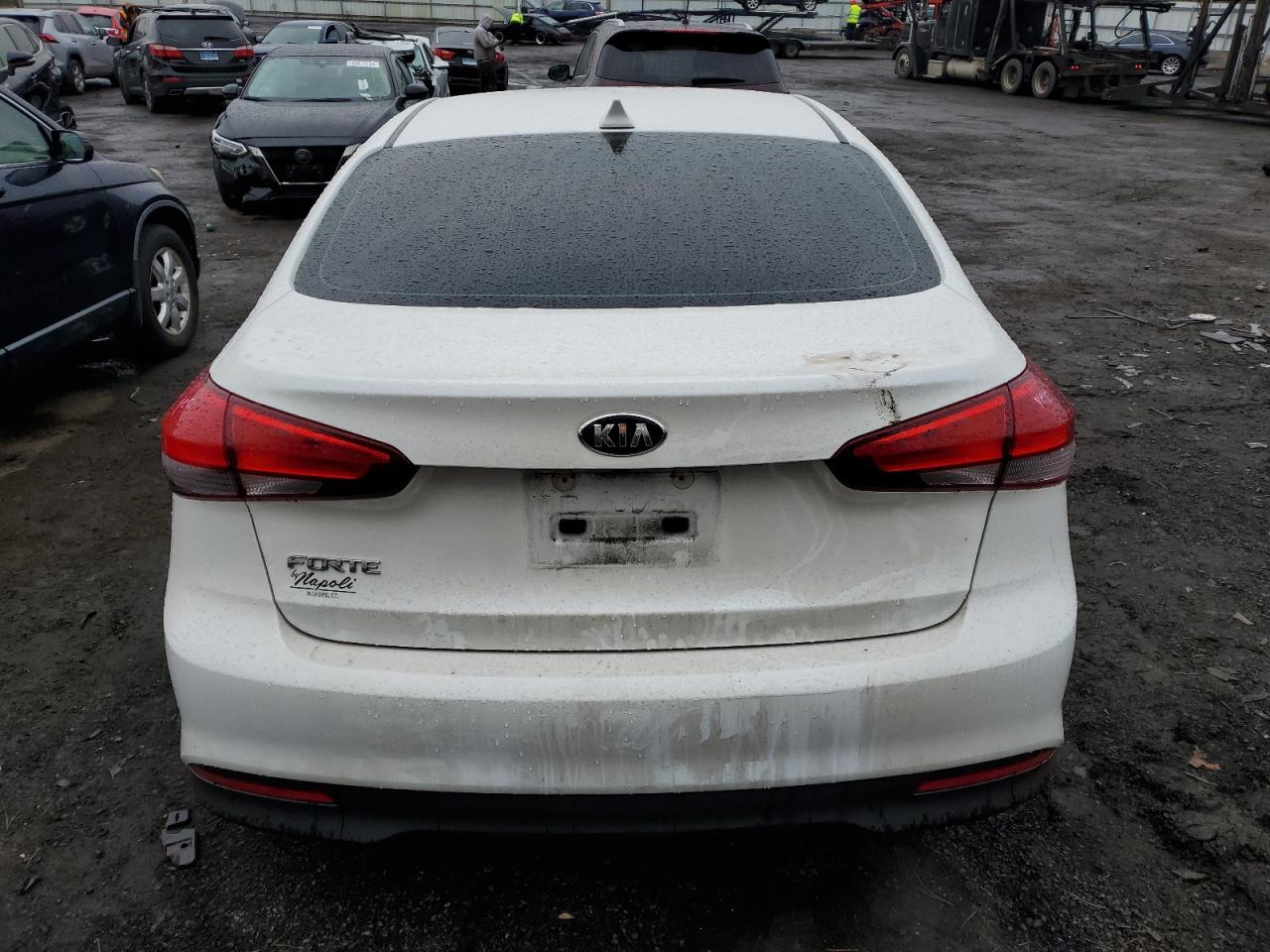 Photo 5 VIN: 3KPFL4A70JE245300 - KIA FORTE 